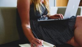 Latvijas darba tirgus izaicinājumi: padziļinās plaisas dzimuma un vecuma dēļ Latvijas darba tirgus izaicinājumi: padziļinās plaisas dzimuma un vecuma dēļ