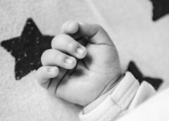 Tas ir jau “ielikts šūpulī”: ko par jūsu personību un likteni atklāj jūsu nagu forma