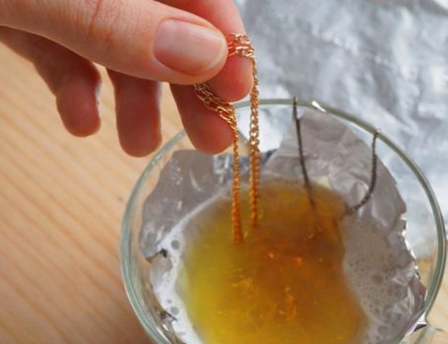 “Mirdzēs kā tikko no veikala”: 4 vienkārši veidi, kā mājās atjaunot rotaslietu sākotnējo spožumu