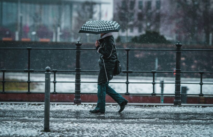 Sinoptiķi brīdina par nelabvēlīgām laikapstākļu izmaiņām no 18. decembra -ko tas nozīmē tuvākajām dienām