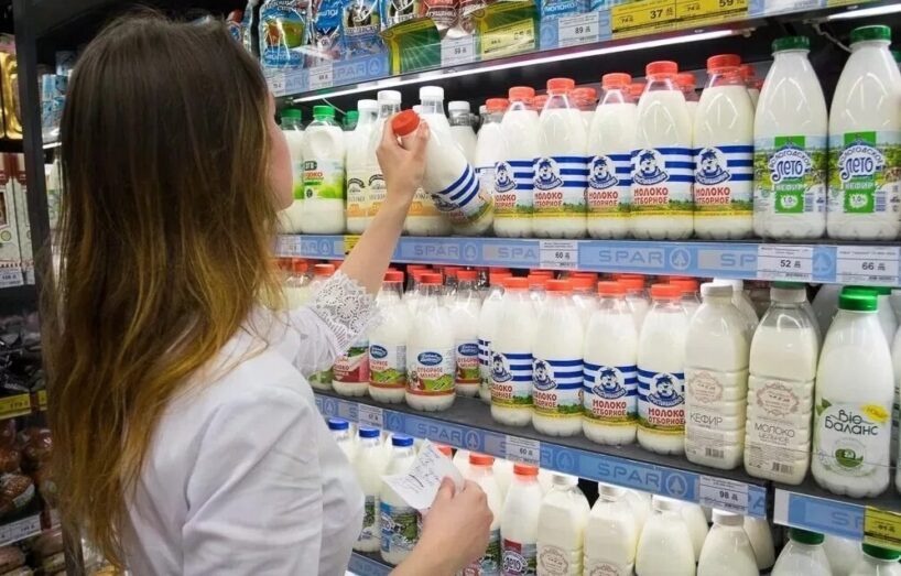 Es uzzināju, kāpēc pārdevēji pasit pa piena paku turpat veikalā — un tagad es daru to pašu