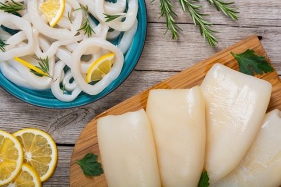 „40 sekunžu likums”: kā pareizi vārīt kalmārus, lai tie nebūtu kā gumija