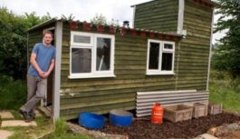 Visi viņu izsmēja par mazo mājiņu: kad viesi ienāk iekšā, viņi aizmirst par izmēru – fotogrāfijas pierāda, ka rezultāts ir satriecošs Visi viņu izsmēja par mazo mājiņu: kad viesi ienāk iekšā, viņi aizmirst par izmēru – fotogrāfijas pierāda, ka rezultāts ir satriecošs