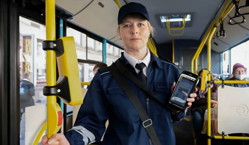 Strādāju par biļešu kontrolieri Rīgā 9 gadus: stāstu, kādas ir muļķīgākās bezbiļetnieku taisnošanās, un kā es uzreiz pamanu “zaķus”