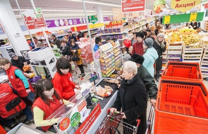 Lielveikalā eju rindā tikai kreisajā pusē un izvairos no pašapkalpošanās kasēm: stāstu kāpēc tas ir svarīgi