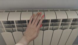 Vienkāršs veids, kā par vairākiem grādiem uzlabot radiatoru siltumatdevi: darbs aizņems vien pāris minūtes Vienkāršs veids, kā par vairākiem grādiem uzlabot radiatoru siltumatdevi: darbs aizņems vien pāris minūtes