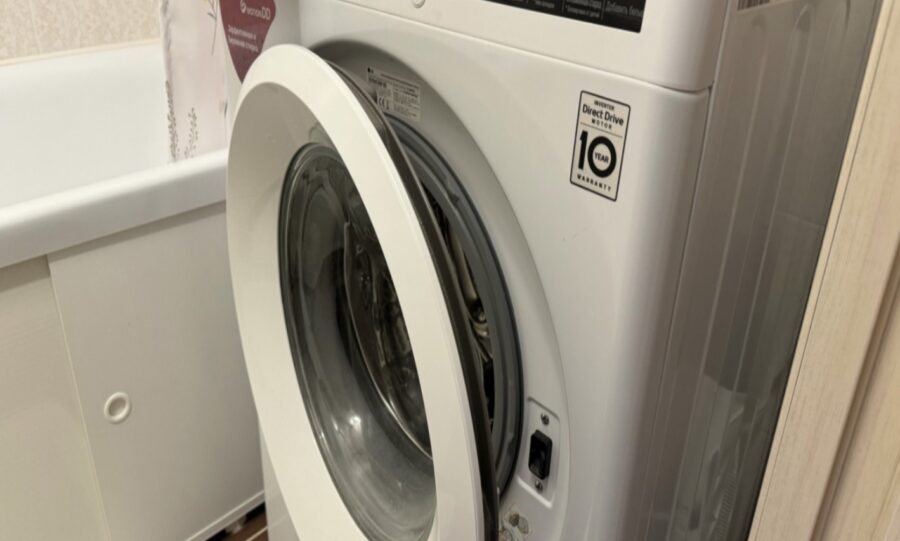 Netīrumi iznāks melnām pārslām: viens korķītis tvertnē – un veļas mašīna būs kā jauna