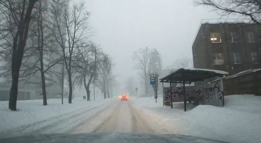 Jaunākā laikapstākļu prognoze: piektdien Latviju klās jauna sniega kārta