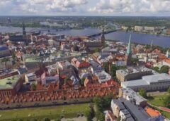 Rīgas domes vadība turpinās strādāt bez algu pielikuma: zināms cik kurš saņems