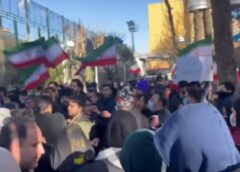 Nemieri Irānā: Ekonomiskais krahs pāraug plašos politiskos protestos