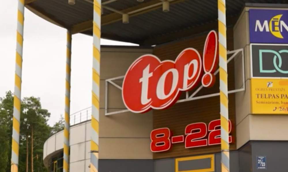 Klients iegādājies veikalā “Top” bulciņu, bet iekožot tajā pavērās nepatīkams skats: “Un man teica, ka svaiga”