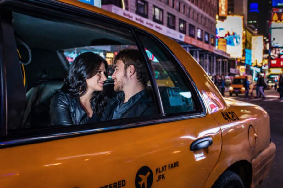 Strādāju Bolt Taxi; aizvakar nejauši sanāca vest sievu ar kādu citu vīrieti – noklausījos visu