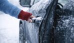 Ledus no auto durvju slēdzenēm pazūdīs ar vienu pavisam parastu virtuves lietu – ne atkausētāju
