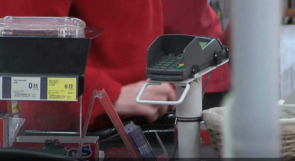 Cilvēki stundām gatavi rindā stāvēt: zināms Latvijas lētākais un dārgākais pārtikas veikals