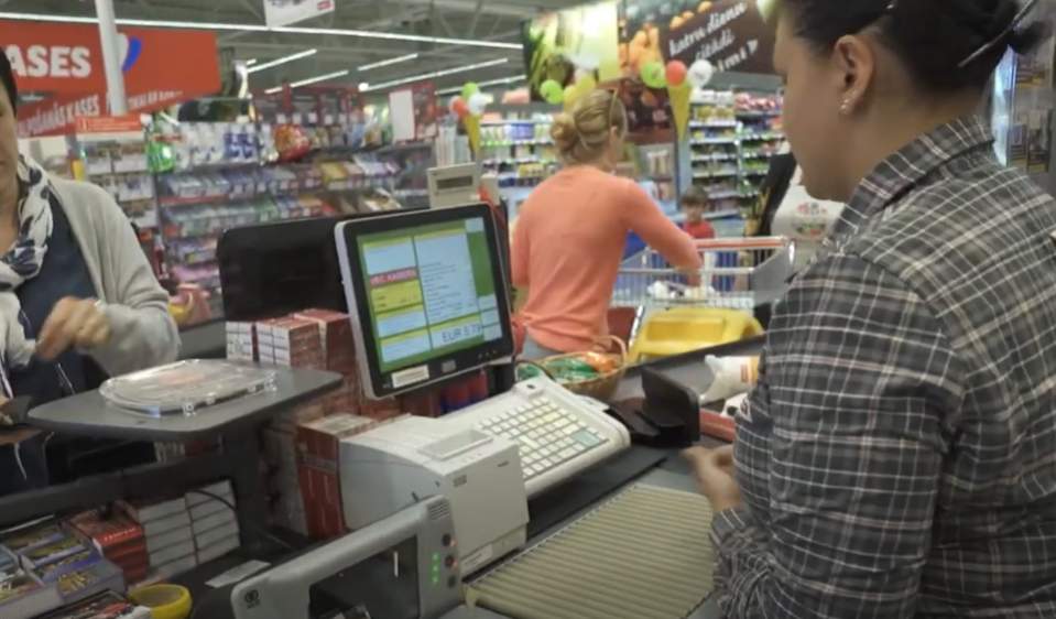 Kāda kliente stipri vīlusies iepērkoties kādā Latvijas ”Rimi” lielveikalā: ”Pārbaudiet savus čekus”