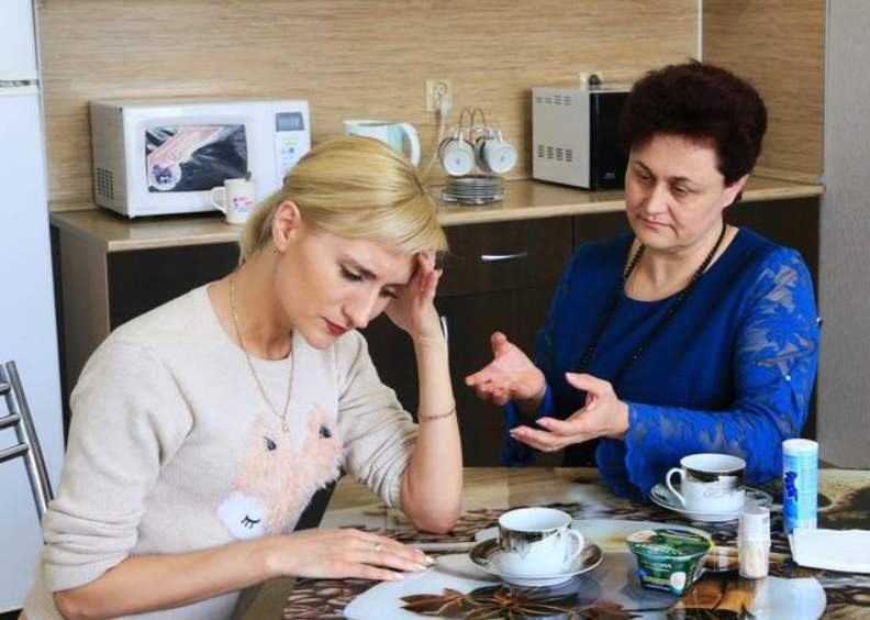 Savas vīramātes jubilejā (60 gadi) es pacēlu tostu – radinieki sastinga, kad izteicu noslēpumu, ko “māte” 30 gadus bija slēpusi