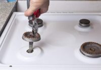 Iedarbīgs triks, kas palīdz bez grūtībām notīrīt plīts degļus