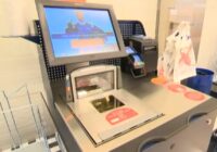 Mārīte no kāda Latvijas lielveikala atklāj, kāpēc pašapkalpošanās kasēm vajadzētu iet ar līkumu