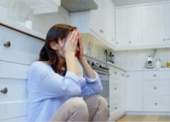 “Uzsāku attiecības ar jaunu puisi, un tagad es nezinu, kur no viņa aizmukt” jeb mīlestība 47 gadu vecumā