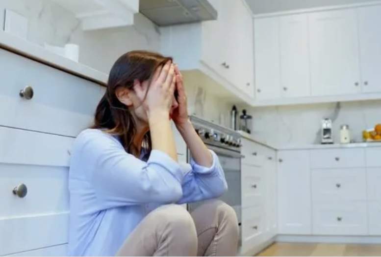 “Uzsāku attiecības ar jaunu puisi, un tagad es nezinu, kur no viņa aizmukt” jeb mīlestība 47 gadu vecumā