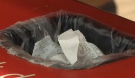 Vairāk nekā tikai cena: Rīgas lielveikala kasiere atklāj, kādu informāciju patiesībā slēpj jūsu pirkuma čeks