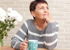 Rīdziniece Baiba sūrojas “Maksāju par dēla dzīvokli, bet mani pāri slieksnim nelaiž”