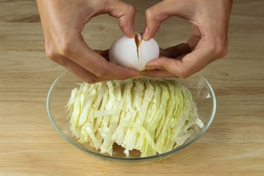 Paņemiet olu un kāpostu: bieži gatavoju aizmirstu recepti, kas ir sātīga, garšīga un visi vienmēr prasa papildporciju