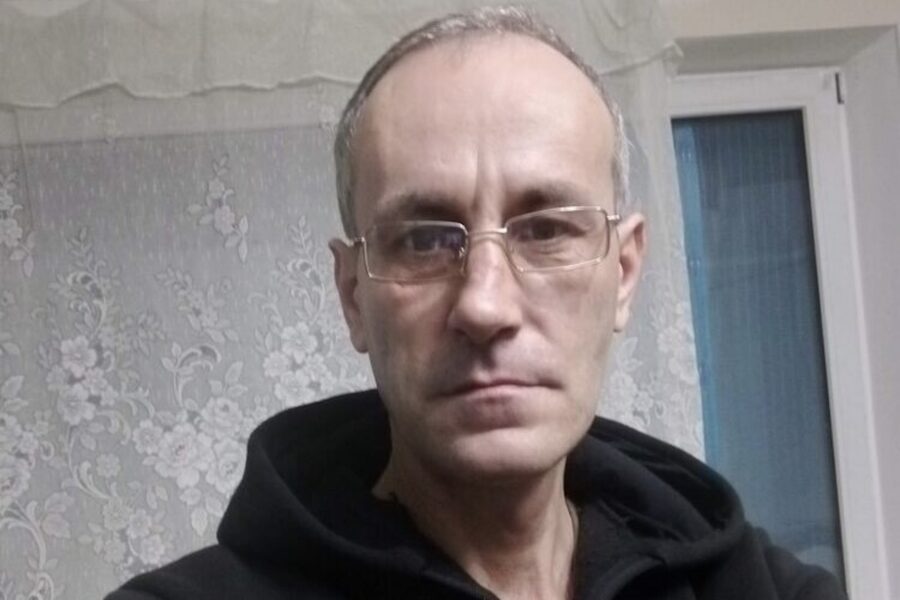 No rītiem izlikos guļam, lai tikai viņu nedzirdētu”: draugs (48) izvācās pēc pusgada, nespējot pieņemt divus partneres ieradumus