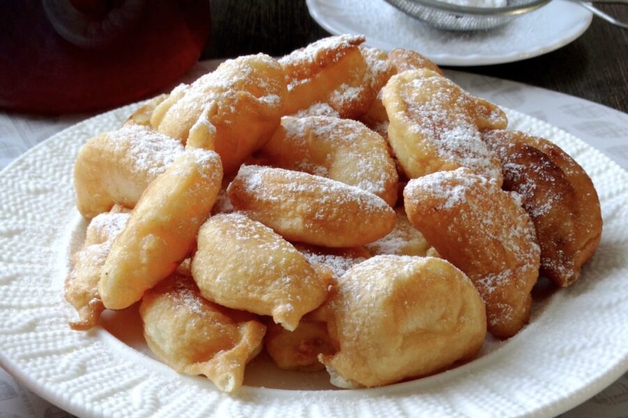 Mērcējam mandarīnus mīklā un cepam: lielisks ziemas deserts, kas nekad nepaliek pāri līdz rītdienai