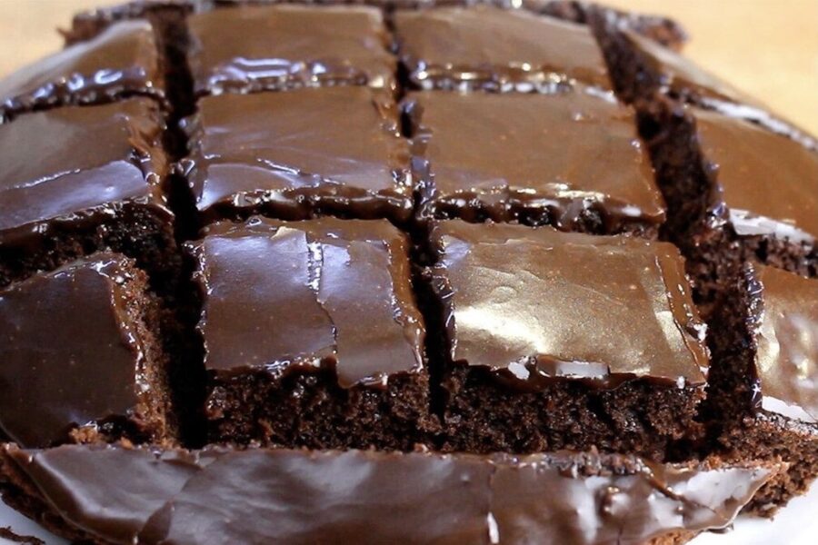 Mans iecienītākais ziemas šokolādes braunijs: ātri pagatavojams, bagātīgs un patīkami sulīgs