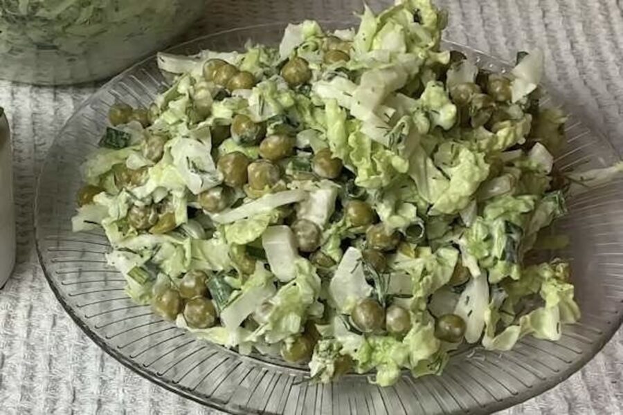 Paņemu burciņu zirņu un nieka brīdī pagatavoju izcilus salātus: ļoti garšīga recepte jebkuram gadījumam