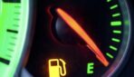 Daudzi autovadītāji tikai tagad uzzina, cik kilometru auto patiesībā vēl var nobraukt pēc degvielas lampiņas iedegšanās Daudzi autovadītāji tikai tagad uzzina, cik kilometru auto patiesībā vēl var nobraukt pēc degvielas lampiņas iedegšanās