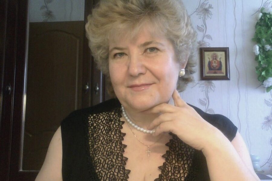 Mamma (67) uzstāja uz kopīgu atvaļinājumu pie jūras, bet viss beidzās jau pirmajā vakarā, kad viņa pie galda izvilka veco fotoalbumu