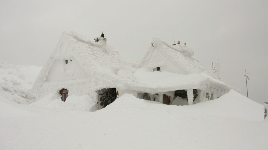 Pēc aptuveni nedēļas gaisa temperatūra atgriezīsies virs nulles, savukārt vēl pēc nedēļas mūs var sasniegt ļoti spēcīgs aukstums, līdz pat –30 grādiem — auksto gaisa masu pusloka ietekmē