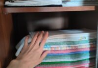 Kā padomju laikos: 4 lēti veidi, kā atbrīvot virtuves dvieļus no taukiem un nepatīkamās smakas