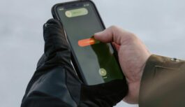 Telefona meistars Rinalds brīdina: 3 kļūdas, ko pieļaujam ziemā un kas neatgriezeniski bojā akumulatoru