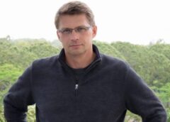 Piedāvāju pielūdzējam vienreiz pārnakšņot, bet nākamajā dienā viņš ieradās ar visām mantām: “Dzīvošu pie tevis, nebūs jātērējas īrei”