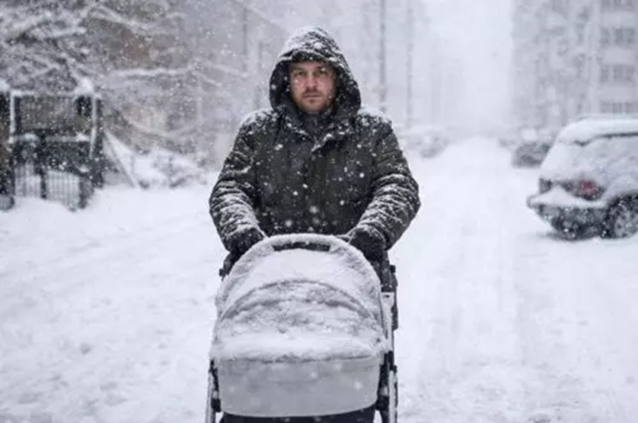Slikti sakari, esmu objektā”: vīrs aizbrauca peļņā, bet pēc nedēļas mamma viņu pamanīja citā rajonā ar bērnu ratiņiem — devos pārbaudīt