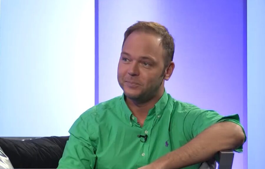 Lauris Reiniks pārsteidz ar negaidītām vizuālajām pārmaiņām: fani pamana krasas atšķirības mūziķa tēlā