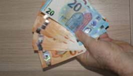 VID skaidro, kad par dāvinājumu vai naudas pārskaitījumu virs 1425 eiro ir jāmaksā nodoklis VID skaidro, kad par dāvinājumu vai naudas pārskaitījumu virs 1425 eiro ir jāmaksā nodoklis