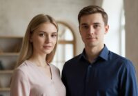 Vai esi pamanījis: interesants vēsturisks iemesls, kāpēc pogas vīriešu un sieviešu krekliem piešūtas pretējās pusēs Vai esi pamanījis: interesants vēsturisks iemesls, kāpēc pogas vīriešu un sieviešu krekliem piešūtas pretējās pusēs