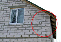 Sienas sāka plaisāt trešajā ziemā: kļūda pamatu izbūvē, ko pieļauj pat tie, kas visu darīja pareizi Sienas sāka plaisāt trešajā ziemā: kļūda pamatu izbūvē, ko pieļauj pat tie, kas visu darīja pareizi