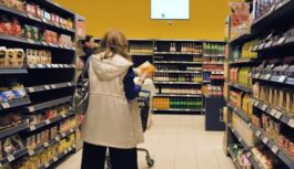 Kafija kļūst par luksusu, sviests – lētāks: kā 2025. gada inflācija mainījusi mūsu iepirkumu grozus