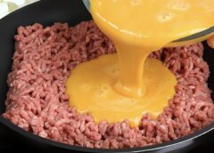 Maltā gaļa un olas jaunā un labākā veidā: gatavoju šīs lieliskās 15 minūšu vakariņas, kas garšo labāk par picu