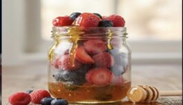 Labāk nekā vārīšana: kāpēc sasaldētas ogas medū ir vērtīgākas un izturīgākas par ievārījumu