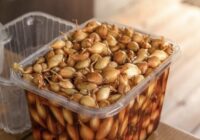 Kāpēc sīksīpolus vērts mērcēt jau martā: pārbaudīts knifs, lai raža vienmēr būtu stabila Kāpēc sīksīpolus vērts mērcēt jau martā: pārbaudīts knifs, lai raža vienmēr būtu stabila