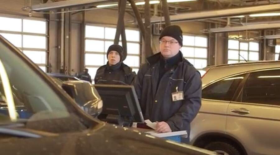 Kad CSDD tehniskā apskate pārvēršas murgā: autovadītājs neklusē par pieredzēto kādā no Latvijas TA stacijām