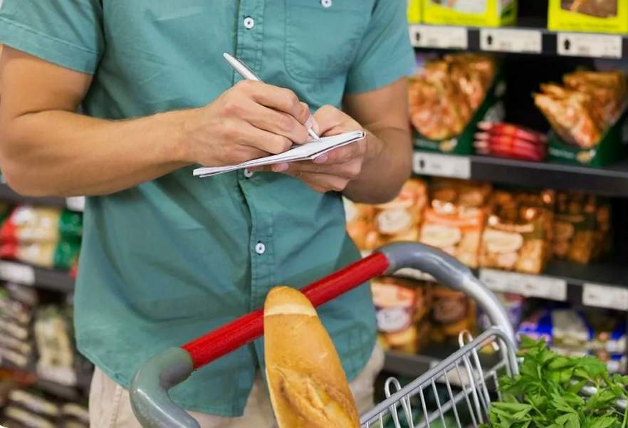 “Mārtiņš taupa uz visu, pat krējums jāpērk citā veikalā, ja tajā lētāk par 5 centiem – es vairs tā nevaru”