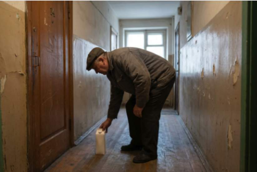 Kaimiņš Guntis 4 gadus atstāja pienu pie kādām durvīm, bet dzīvoklis tika uzskatīts par tukšu- tā nebija…