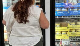 Māsīca Linda no Amerikas pirmo reizi atbrauca uz Latviju un staigājot pa “Rimi” viņa atklāja daudz jauna